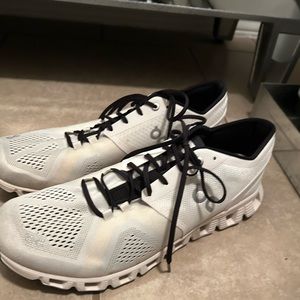 Men’s on cloud shoes size 10